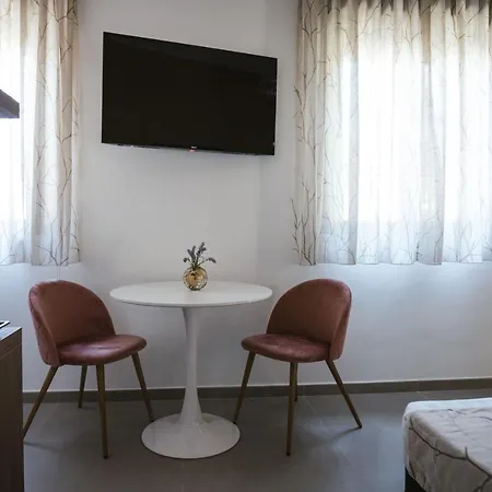 Cadjla Bed & Breakfast *